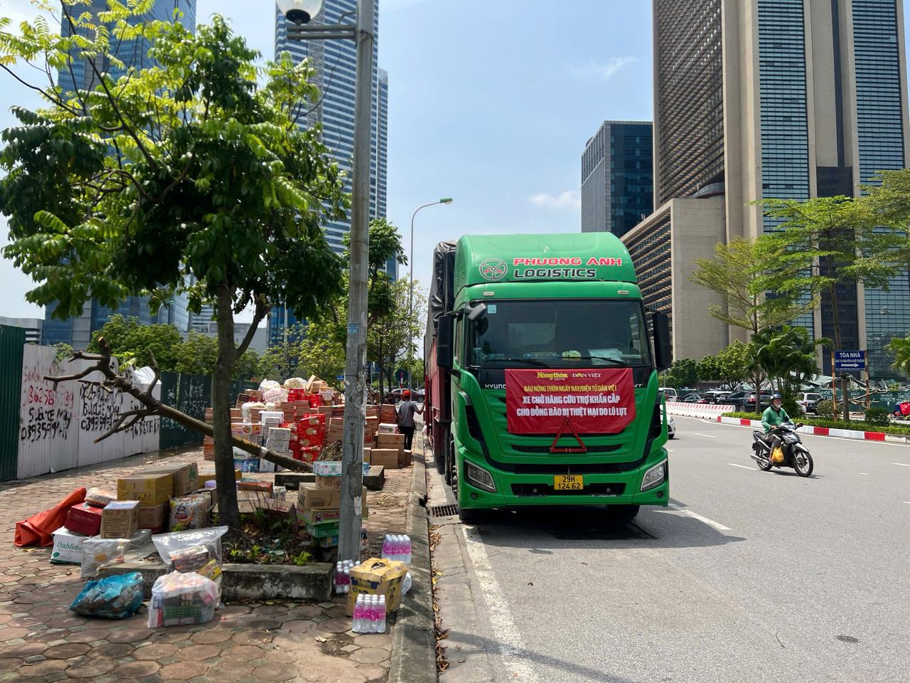 “Góp yêu thương” từ nhân dân cả nước tới đồng bào vùng lũ Hà Nam